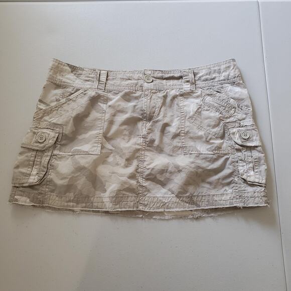 Y2K Micro Skirt Womens Juniors 11 Beige Camo Cargo Mini Raw Hem Pockets - Picture 1 of 6
